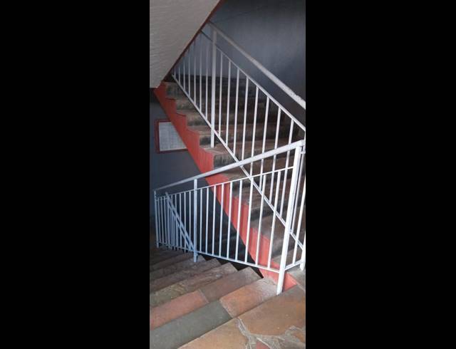 1 BEDROOM APARTMENT FOR SALE IN KEMPTON PARK CENTRAL